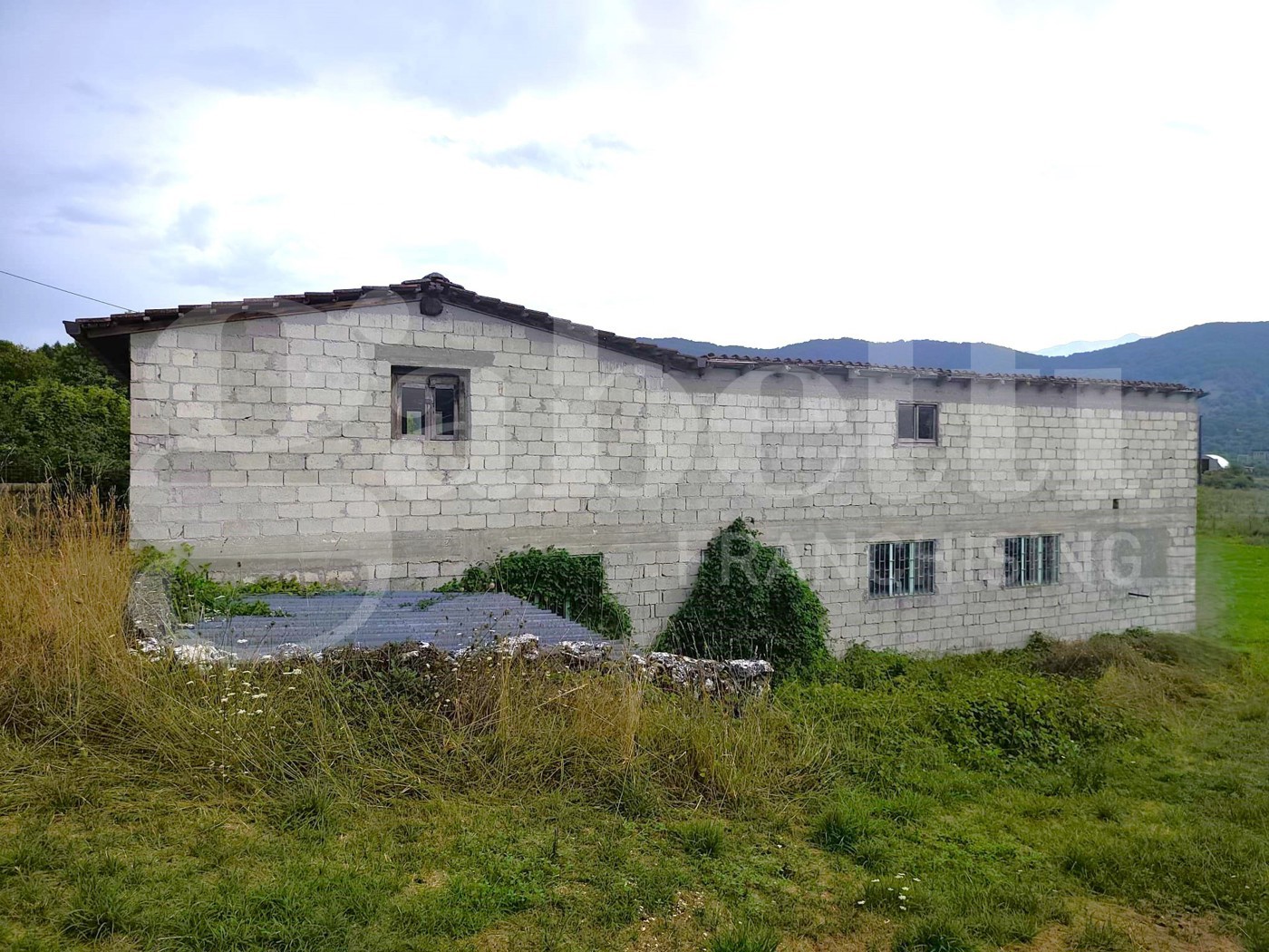 Capannone in vendita a Montenero Val Cocchiara