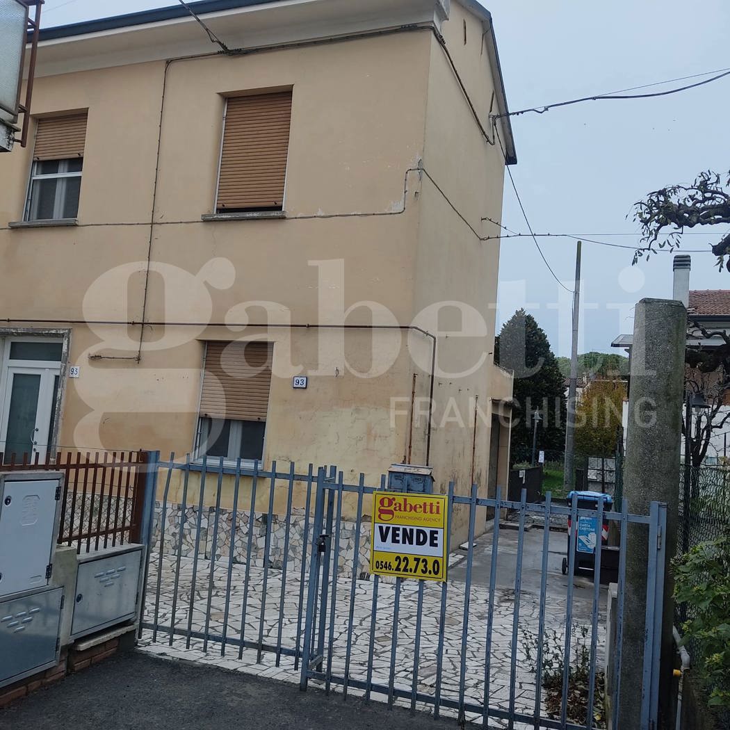 Casa indipendente con giardino a Faenza