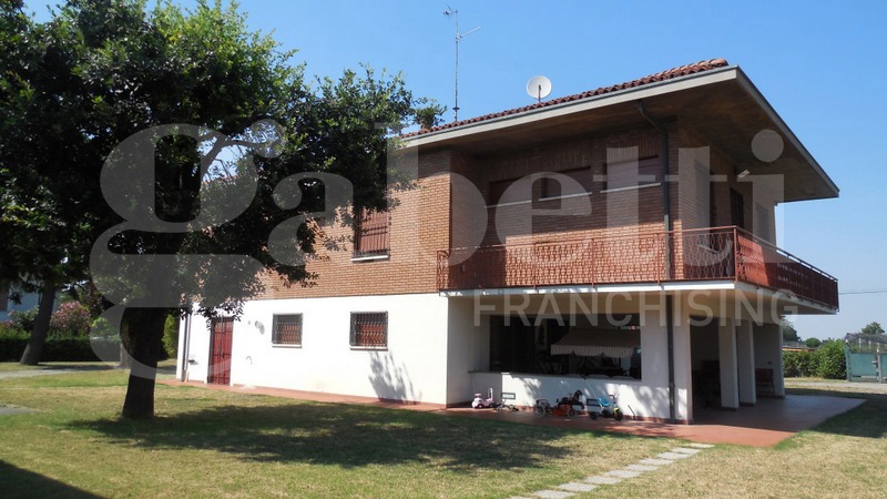 Casa indipendente con giardino a Faenza