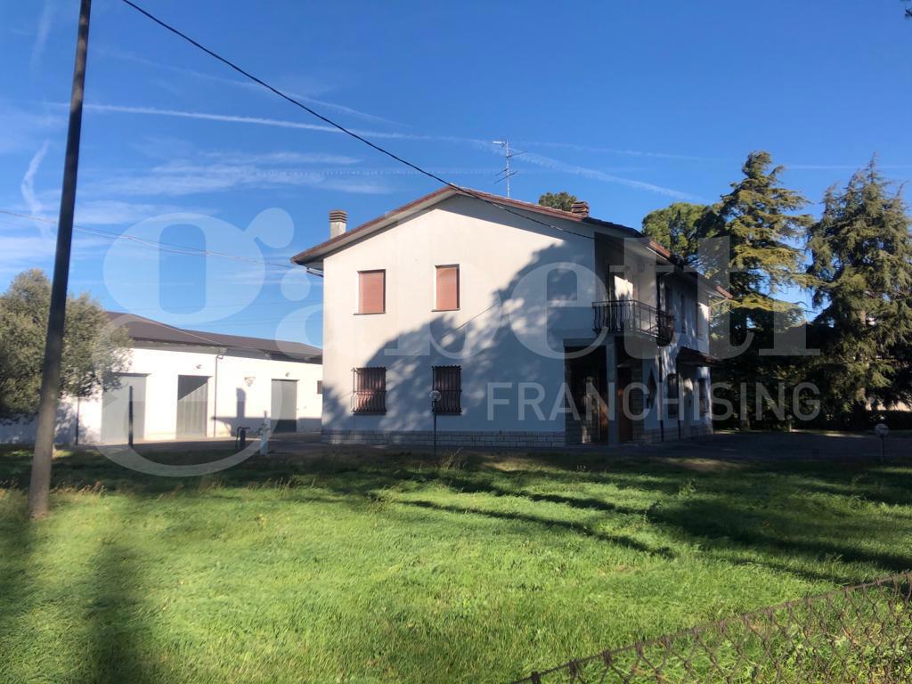 Casa indipendente con giardino a Faenza