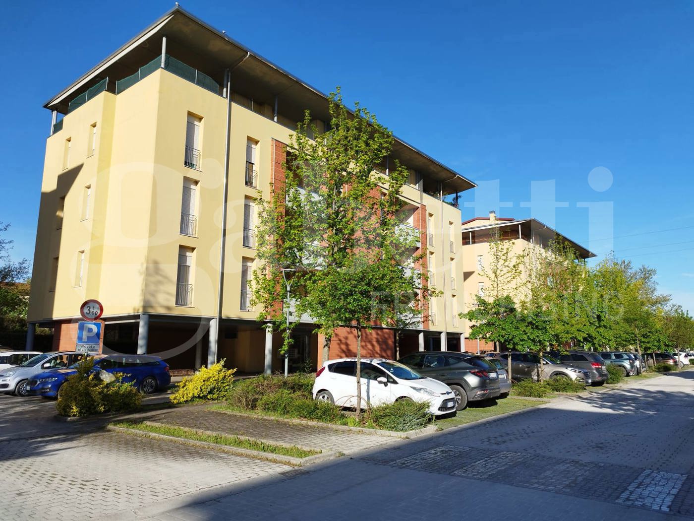 Trilocale con box a Faenza