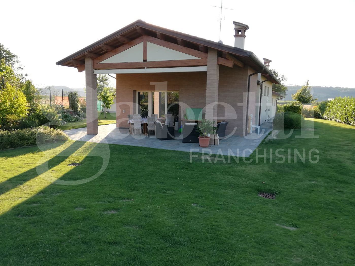 Casa indipendente con giardino a Faenza