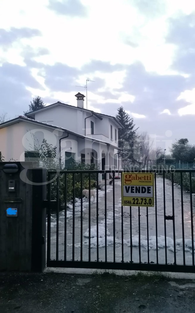 Casa indipendente con giardino a Faenza