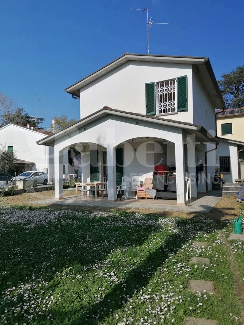 Casa indipendente con giardino a Faenza