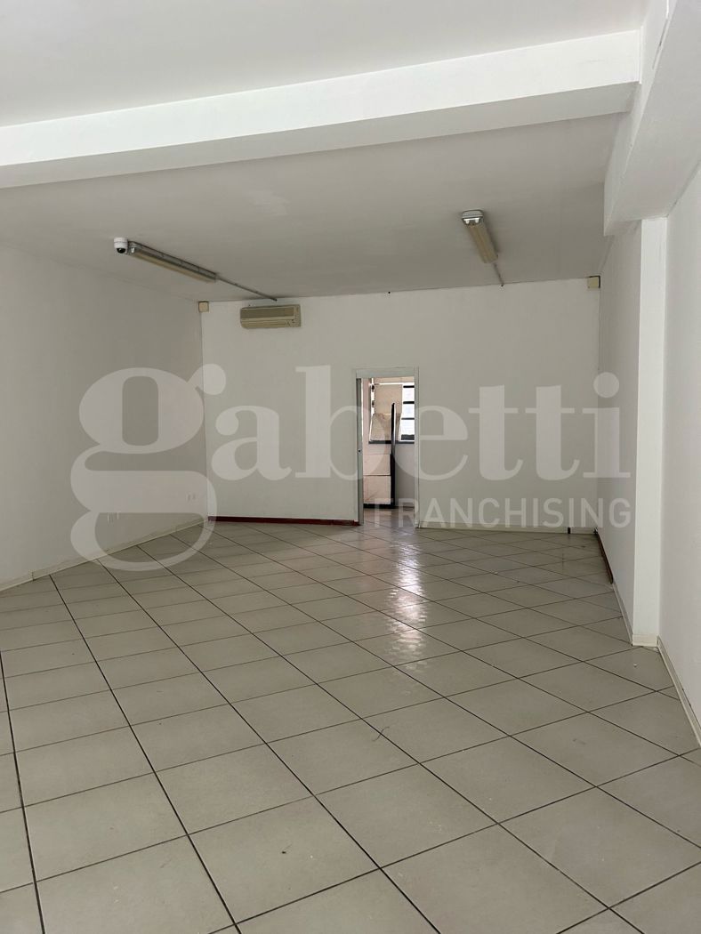 Negozio in affitto a Faenza