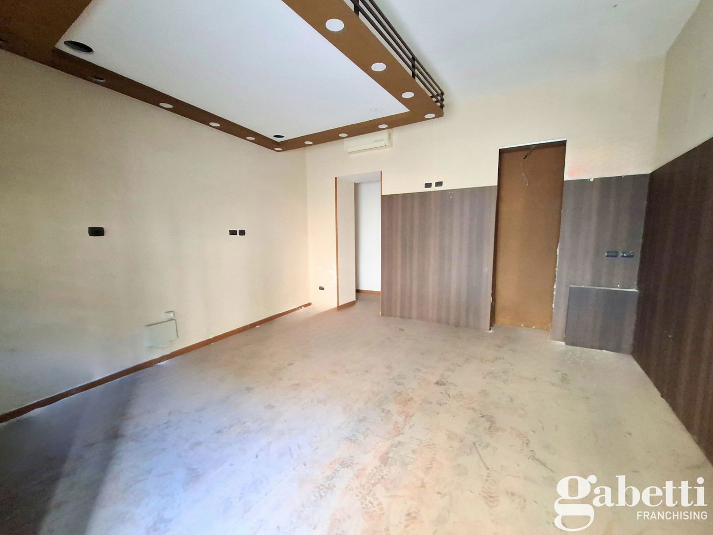 Negozio in vendita a Pomigliano d'Arco