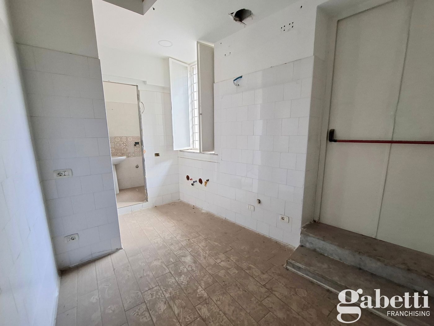 Negozio in vendita a Pomigliano d'Arco