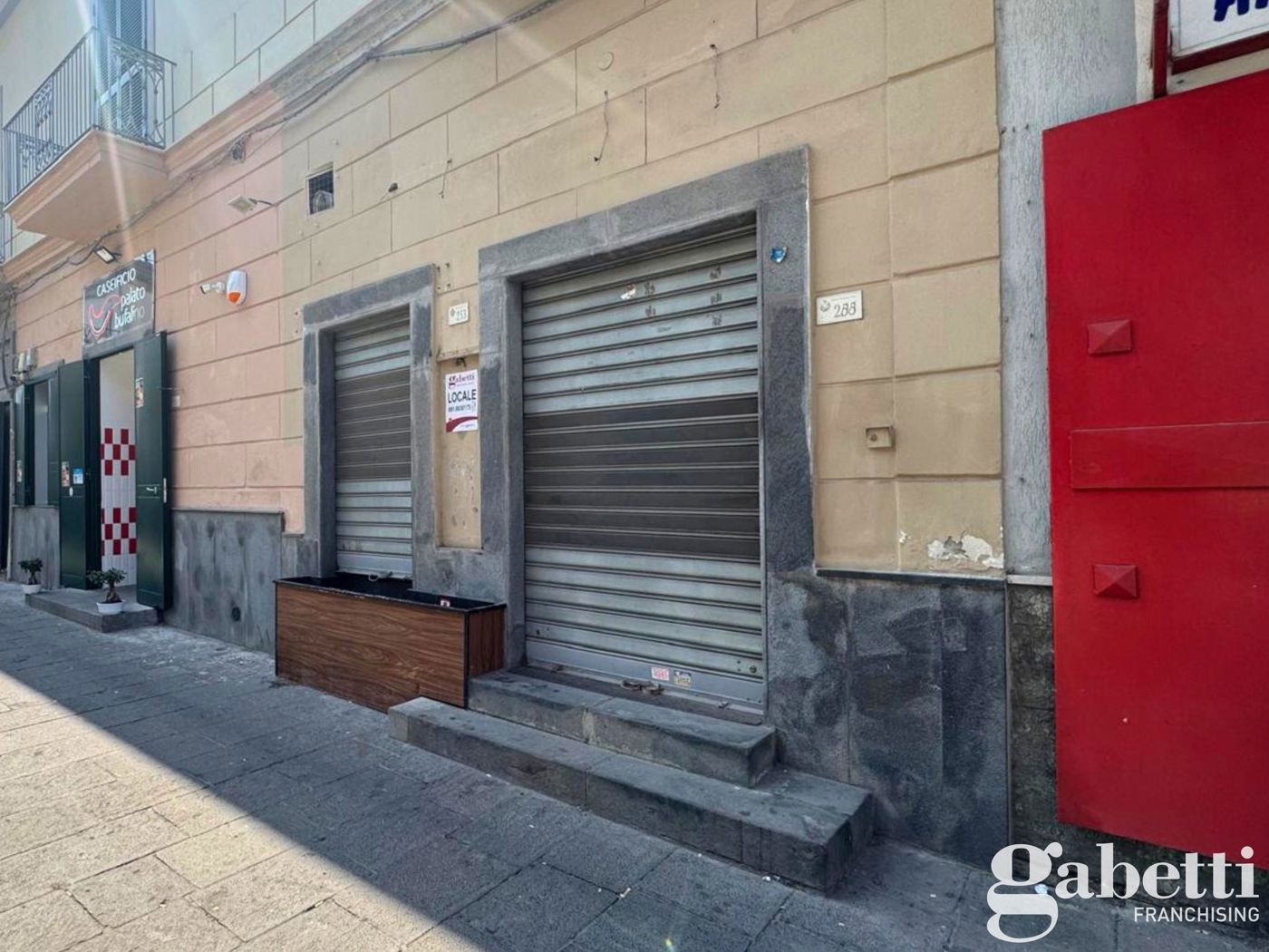 Negozio in vendita a Pomigliano d'Arco