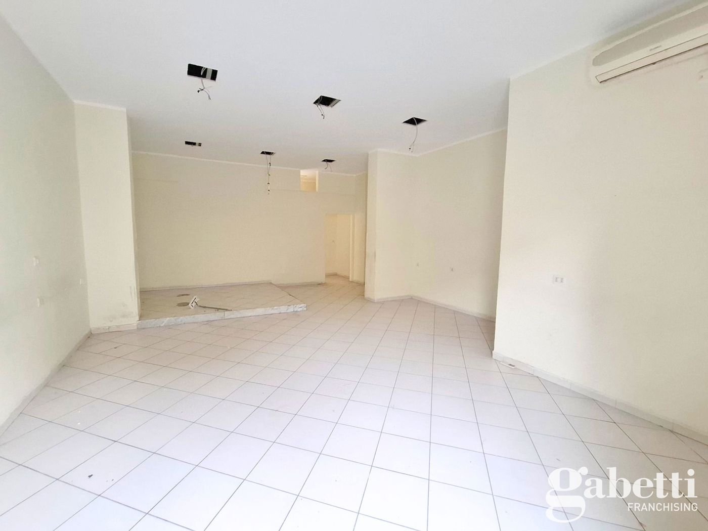 Negozio in affitto a Casalnuovo di Napoli