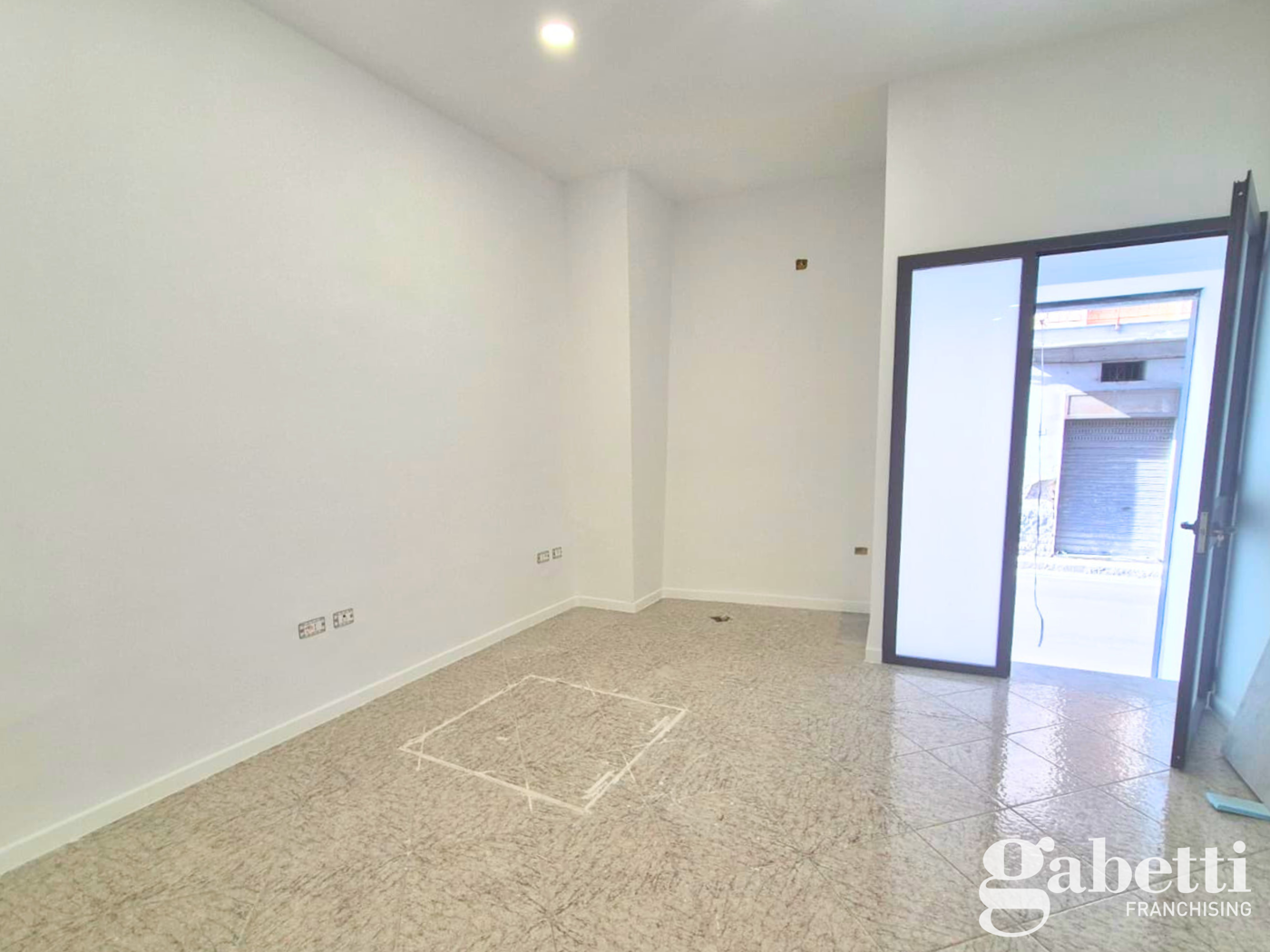 Negozio in affitto a Castello di Cisterna