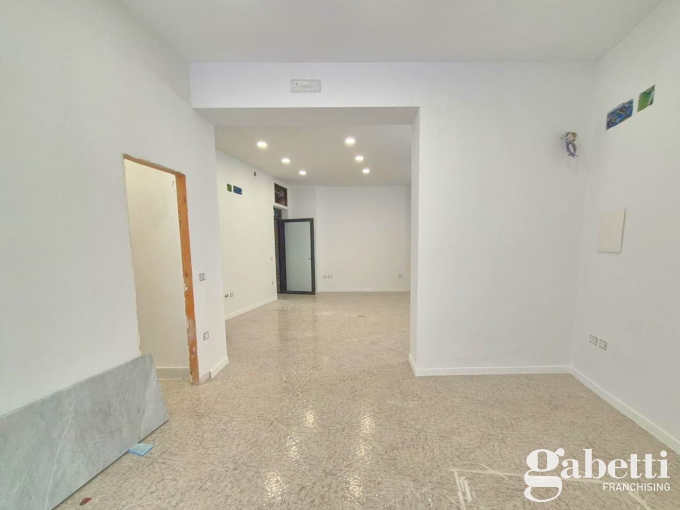 Negozio in affitto a Castello di Cisterna