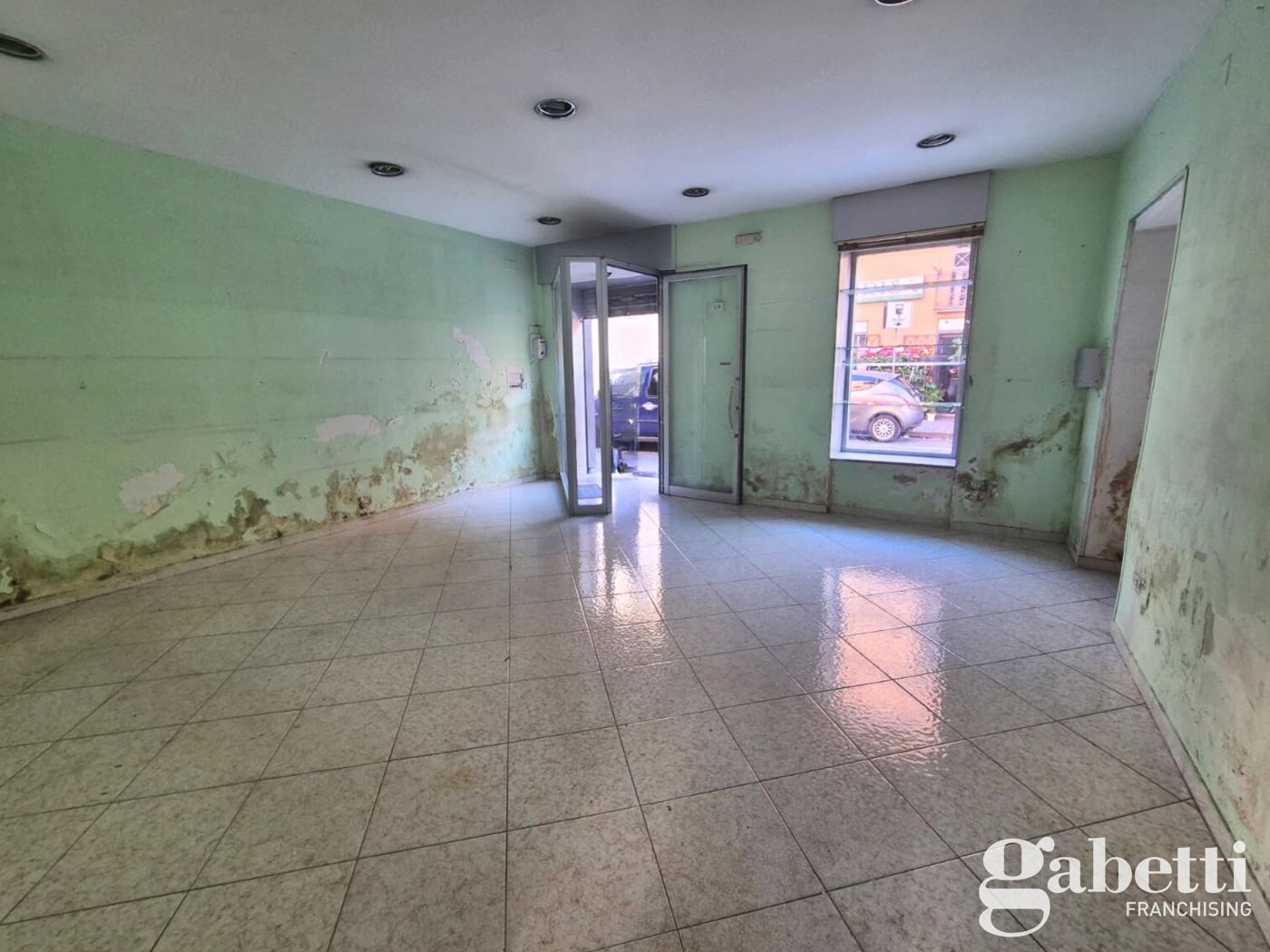 Negozio in affitto a Pomigliano d'Arco