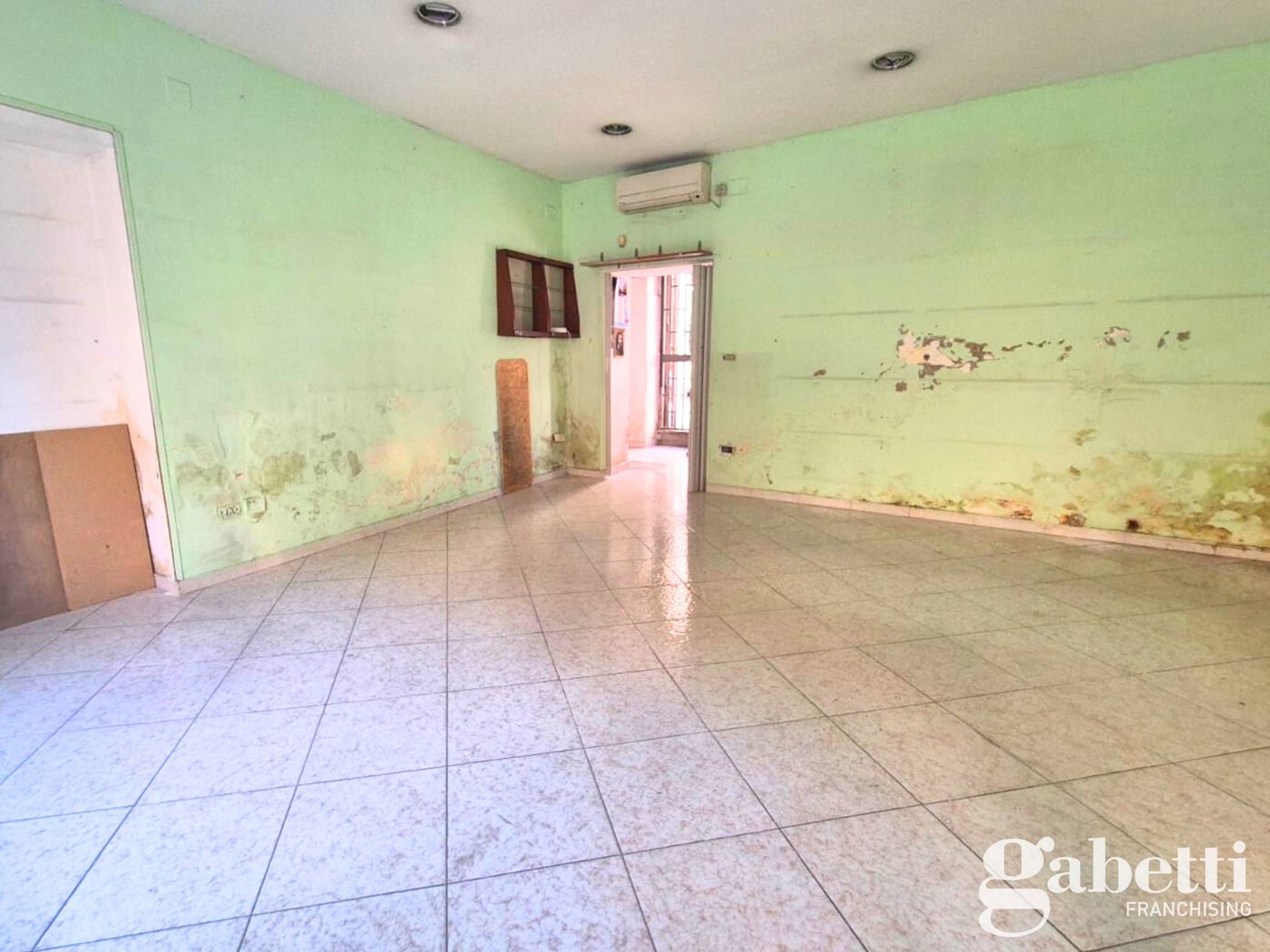 Negozio in affitto a Pomigliano d'Arco