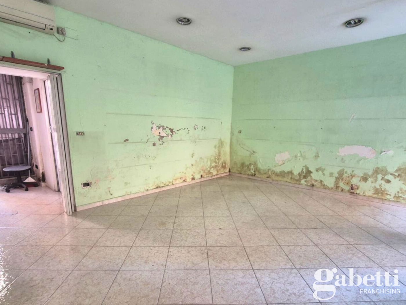 Negozio in affitto a Pomigliano d'Arco