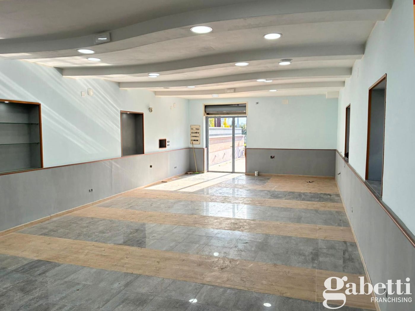 Negozio in affitto a Pomigliano d'Arco