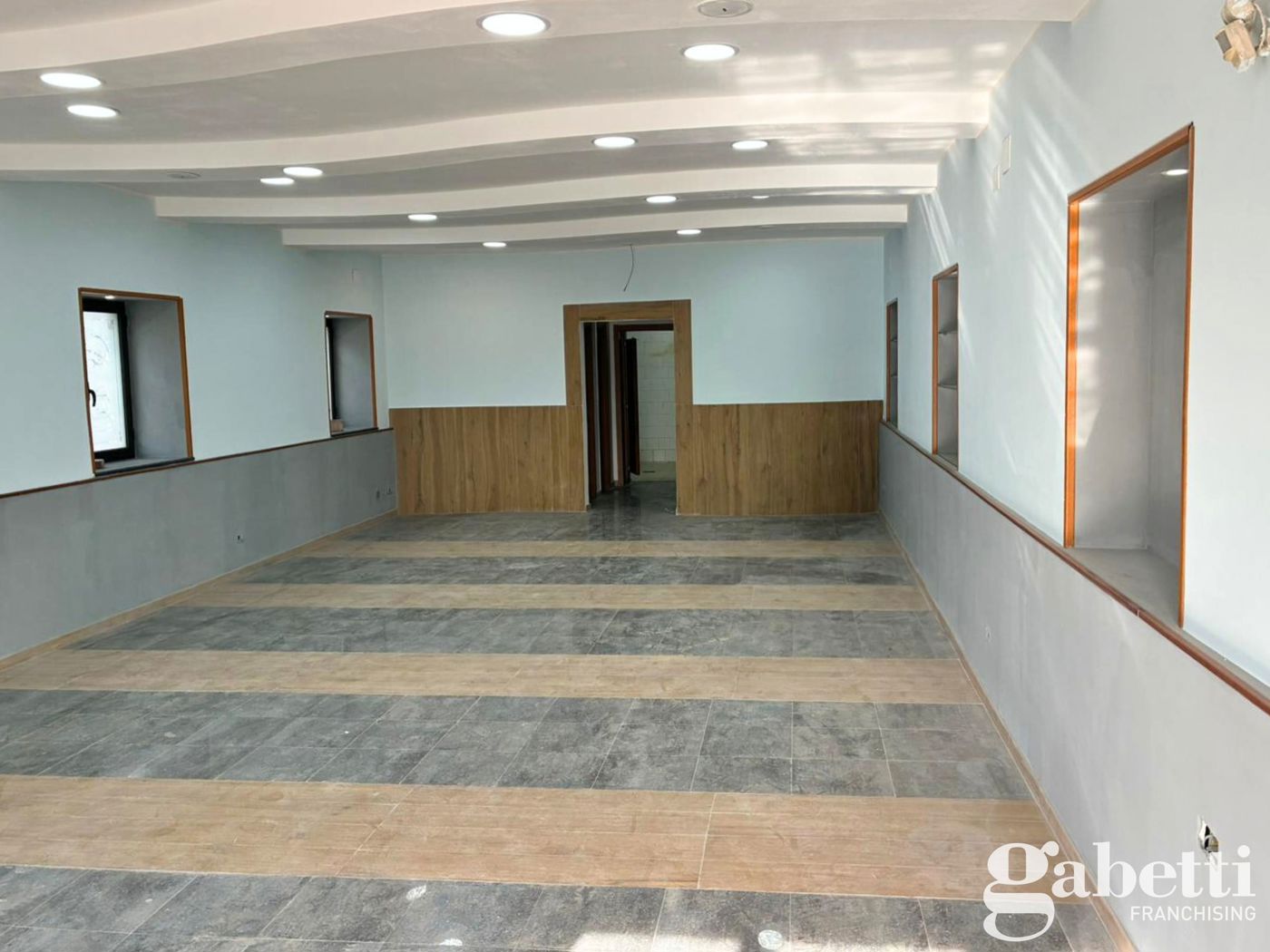 Negozio in affitto a Pomigliano d'Arco