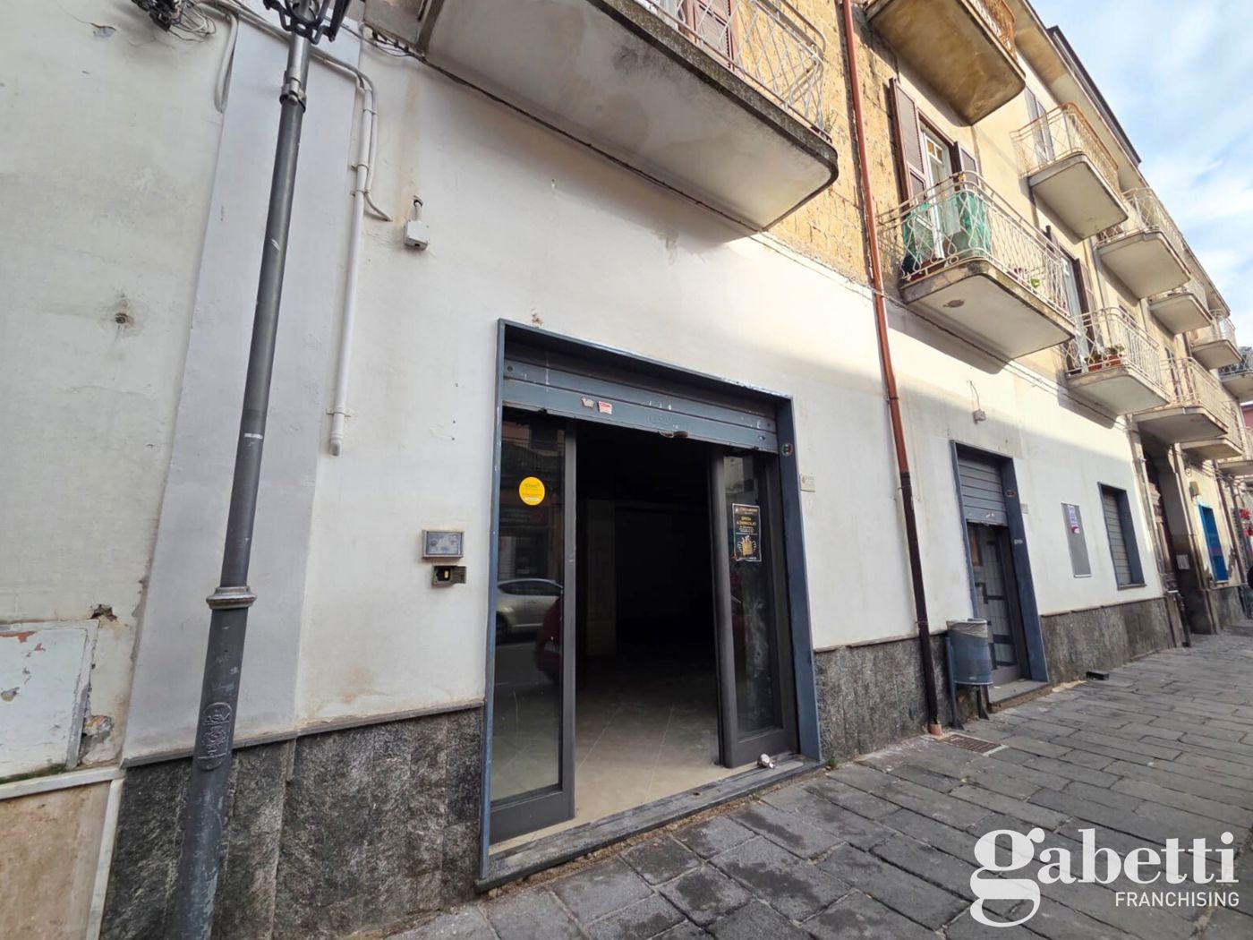 Negozio in vendita a Pomigliano d'Arco