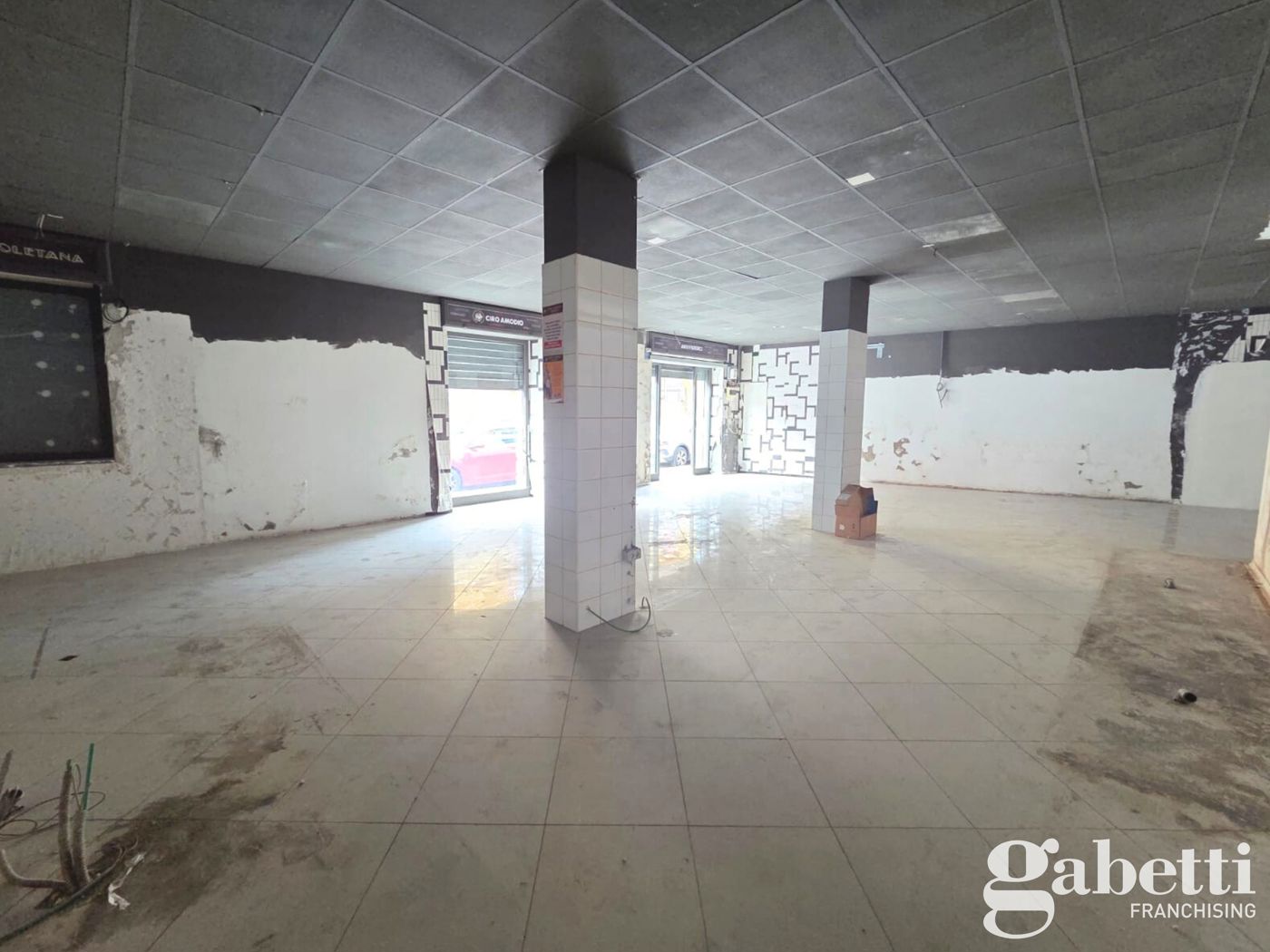 Negozio in vendita a Pomigliano d'Arco