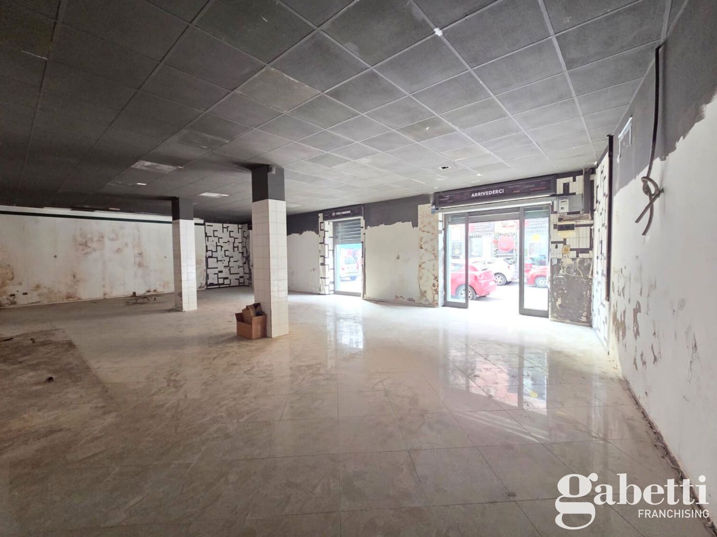 Negozio in affitto a Pomigliano d'Arco