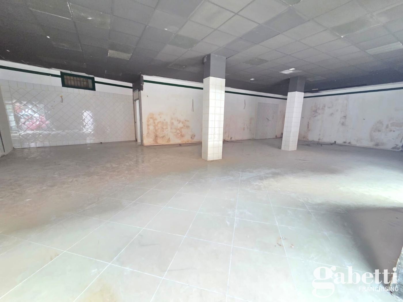 Negozio in affitto a Pomigliano d'Arco