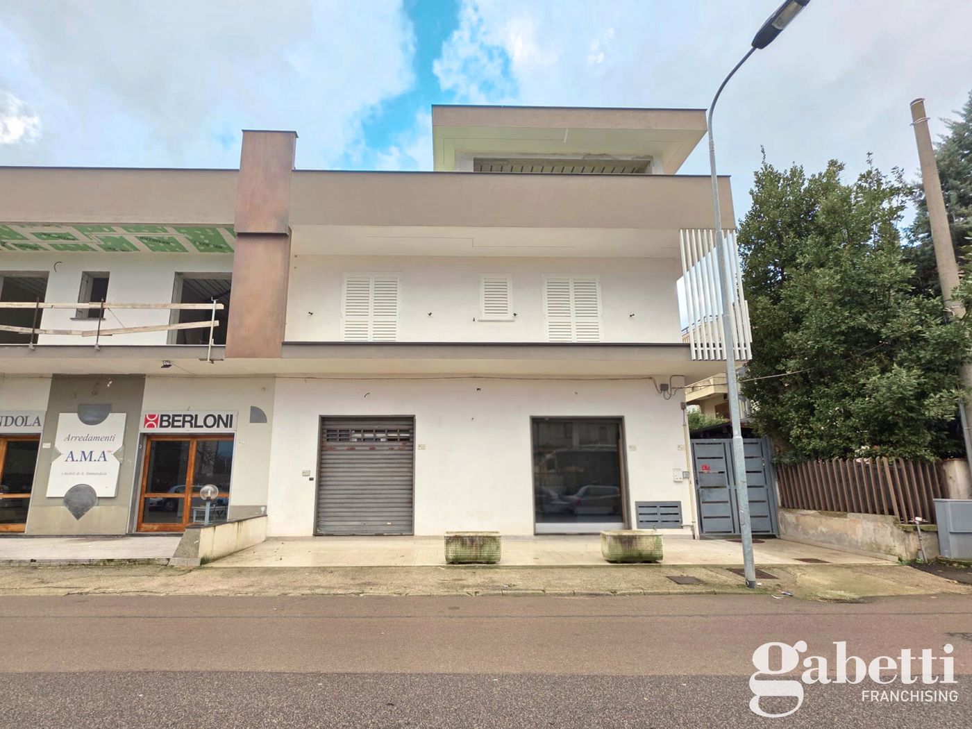 Negozio in affitto a Pomigliano d'Arco