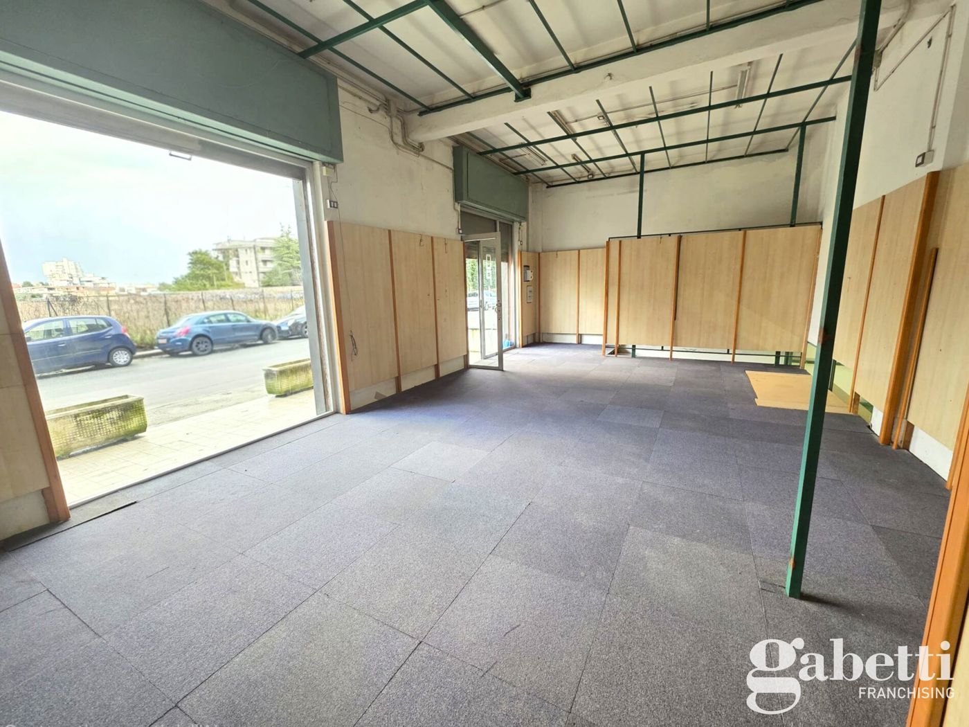 Negozio in affitto a Pomigliano d'Arco