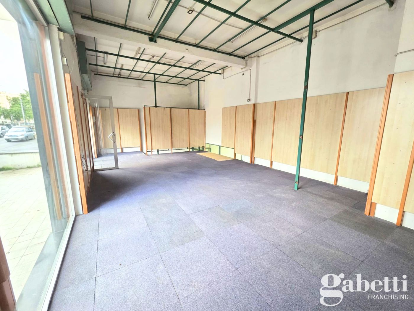 Negozio in affitto a Pomigliano d'Arco