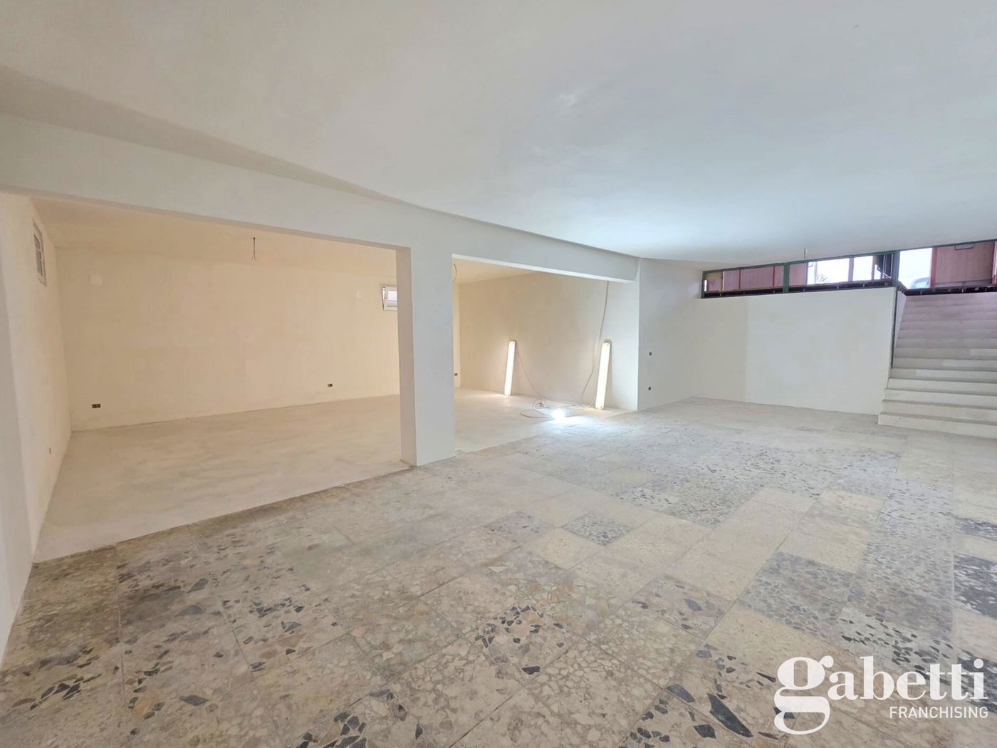 Negozio in affitto a Pomigliano d'Arco