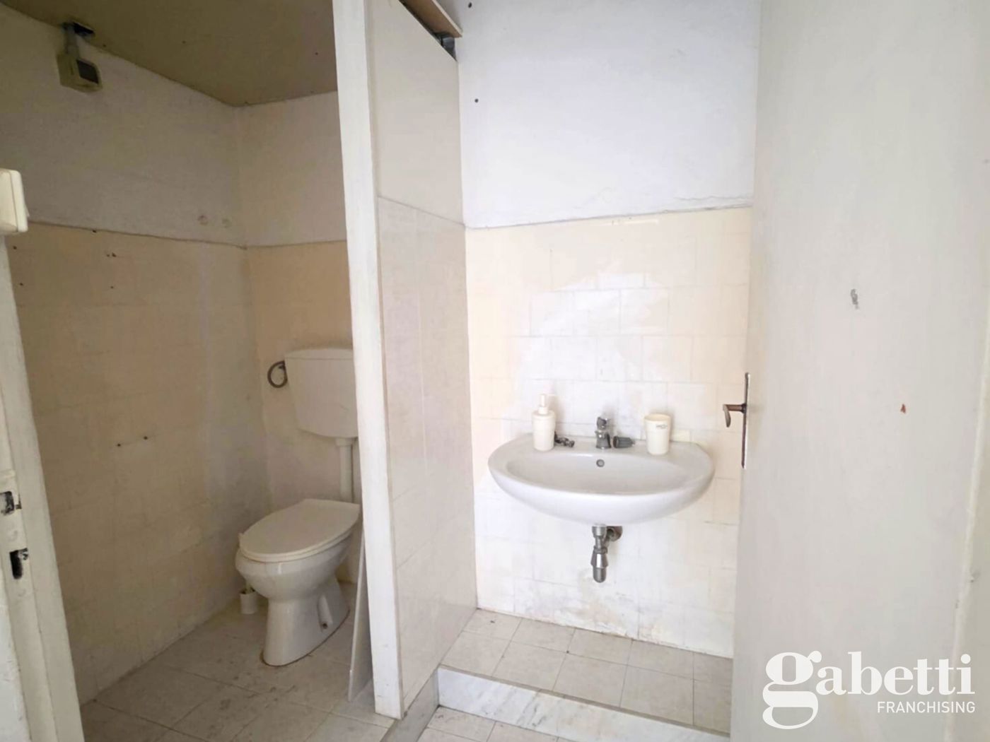 Negozio in affitto a Pomigliano d'Arco