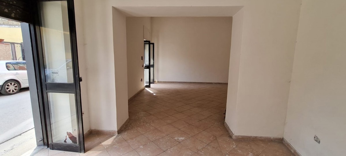 Negozio in affitto a Pomigliano d'Arco