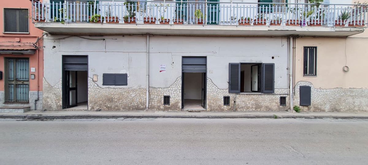 Negozio in affitto a Pomigliano d'Arco