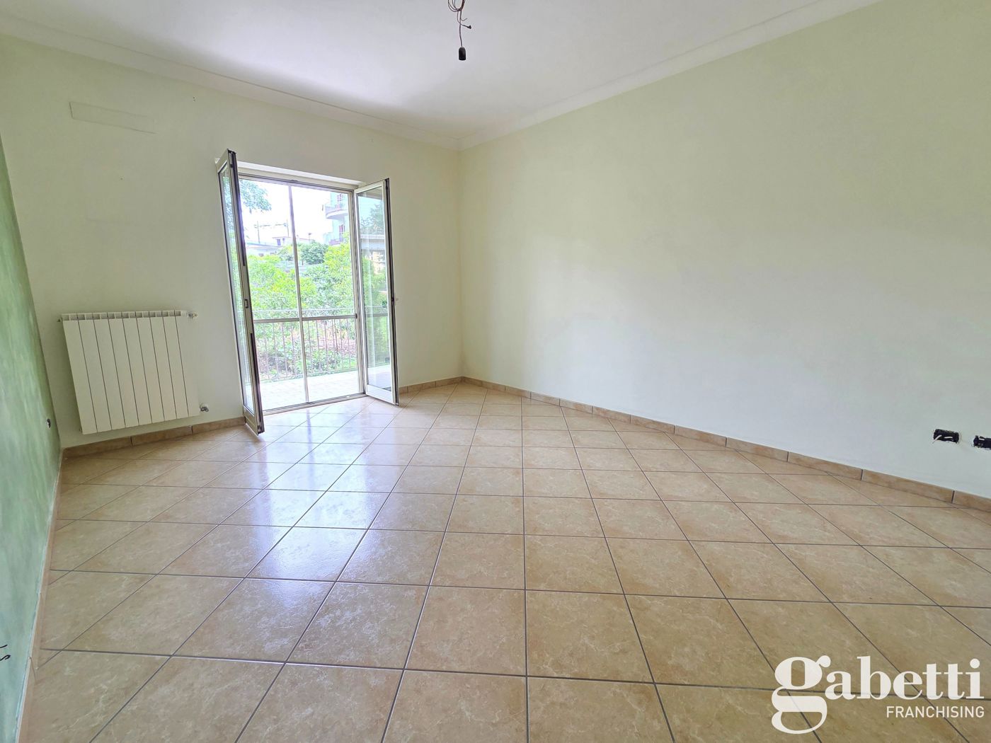 Trilocale con giardino a Castello di Cisterna