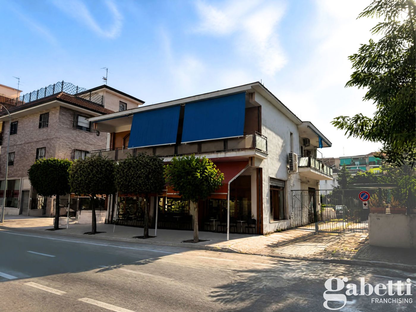 Stabile/Palazzo con giardino a Pomigliano d'Arco