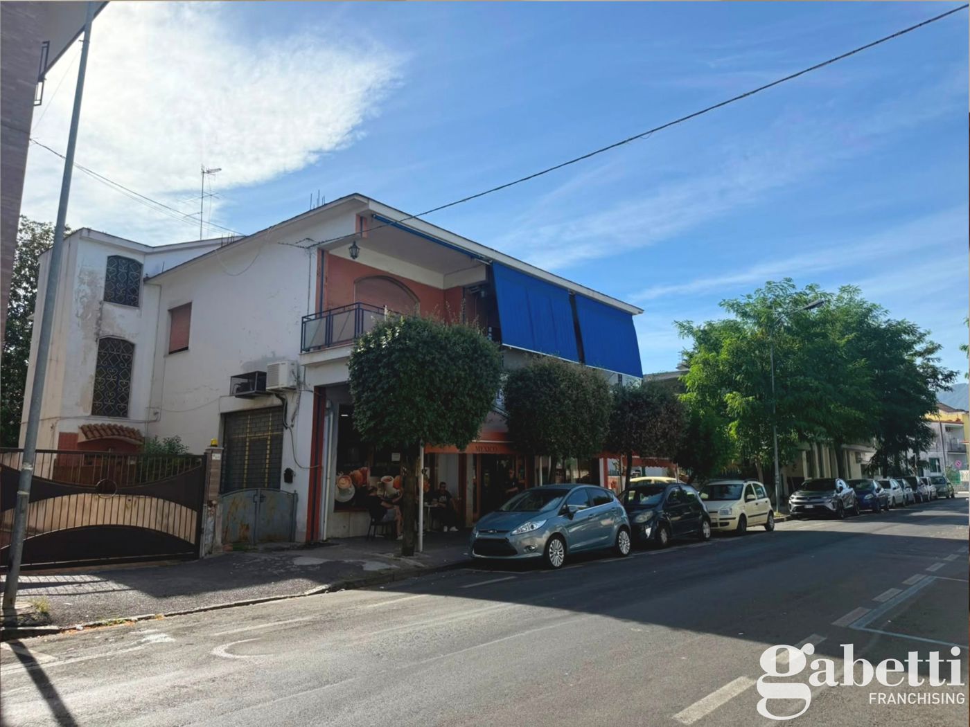 Stabile/Palazzo con giardino a Pomigliano d'Arco