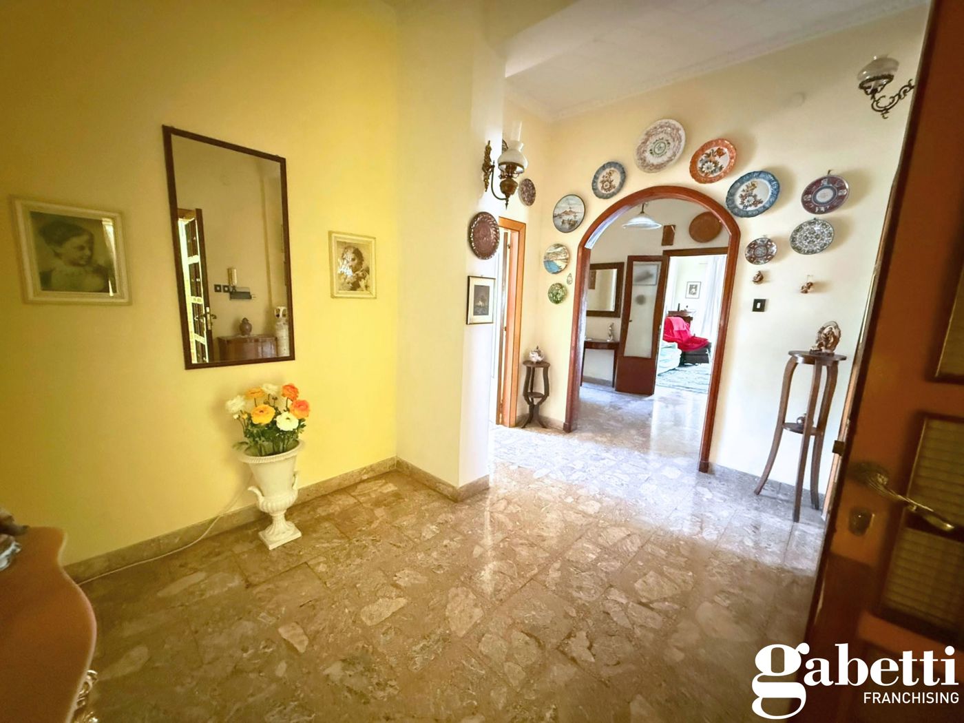 Stabile/Palazzo con giardino a Pomigliano d'Arco