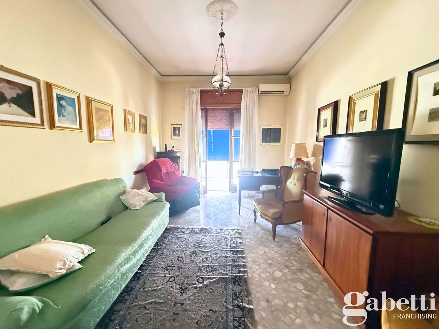 Stabile/Palazzo con giardino a Pomigliano d'Arco