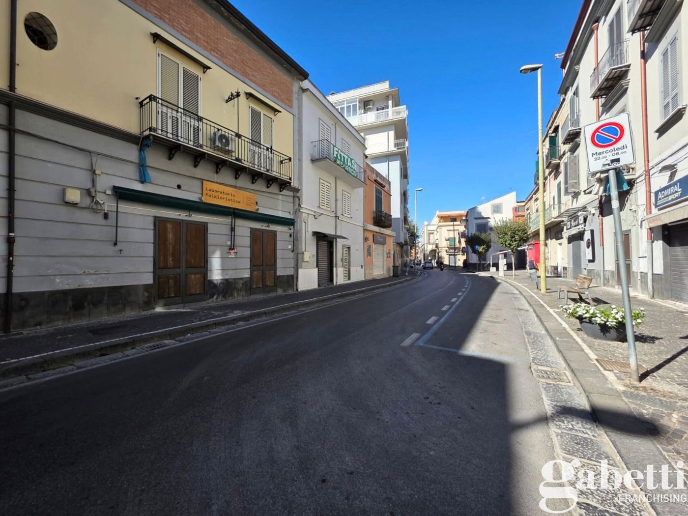 Negozio in affitto a Pomigliano d'Arco