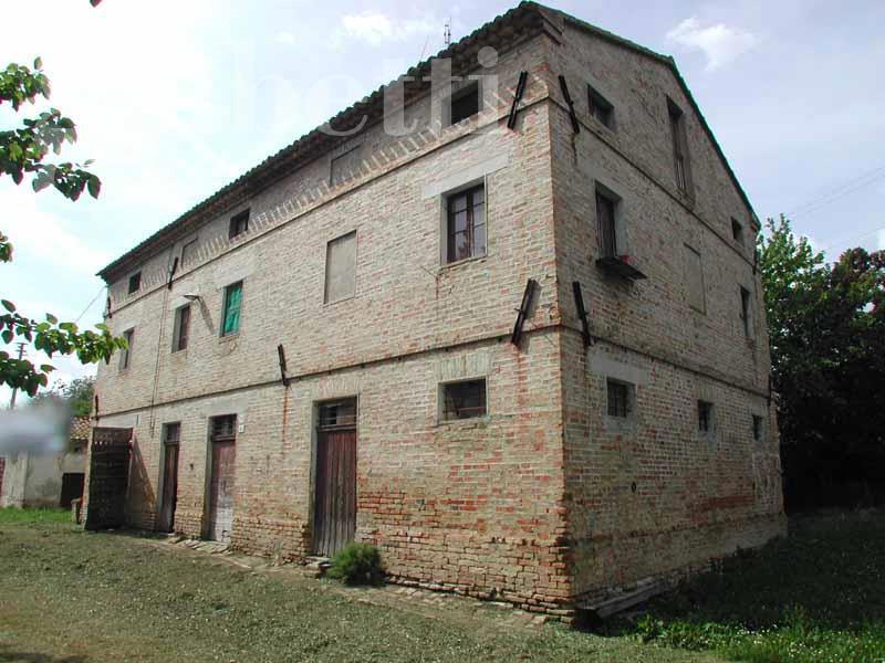 Rustico con giardino a Senigallia