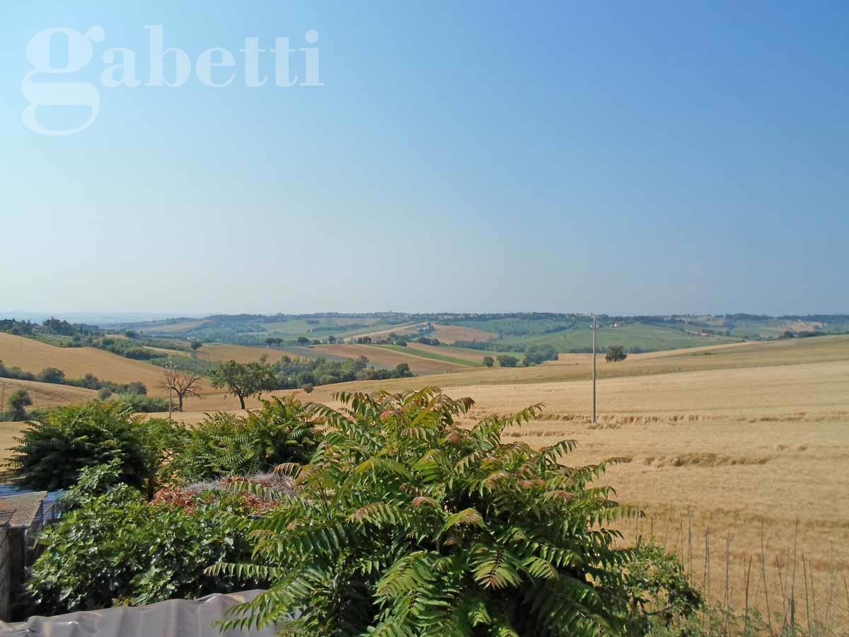 Quadrilocale con giardino a Senigallia