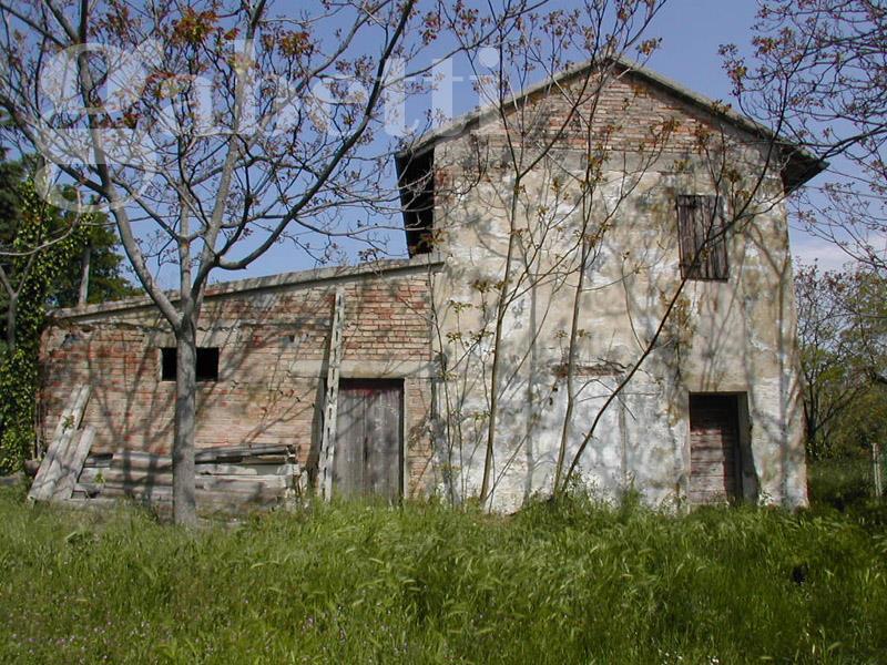 Rustico con giardino a Senigallia