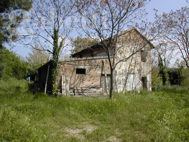 Rustico con giardino a Senigallia