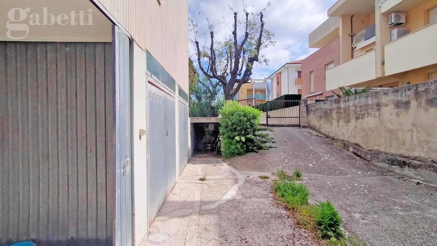 Box/Garage 44mq in vendita a Senigallia