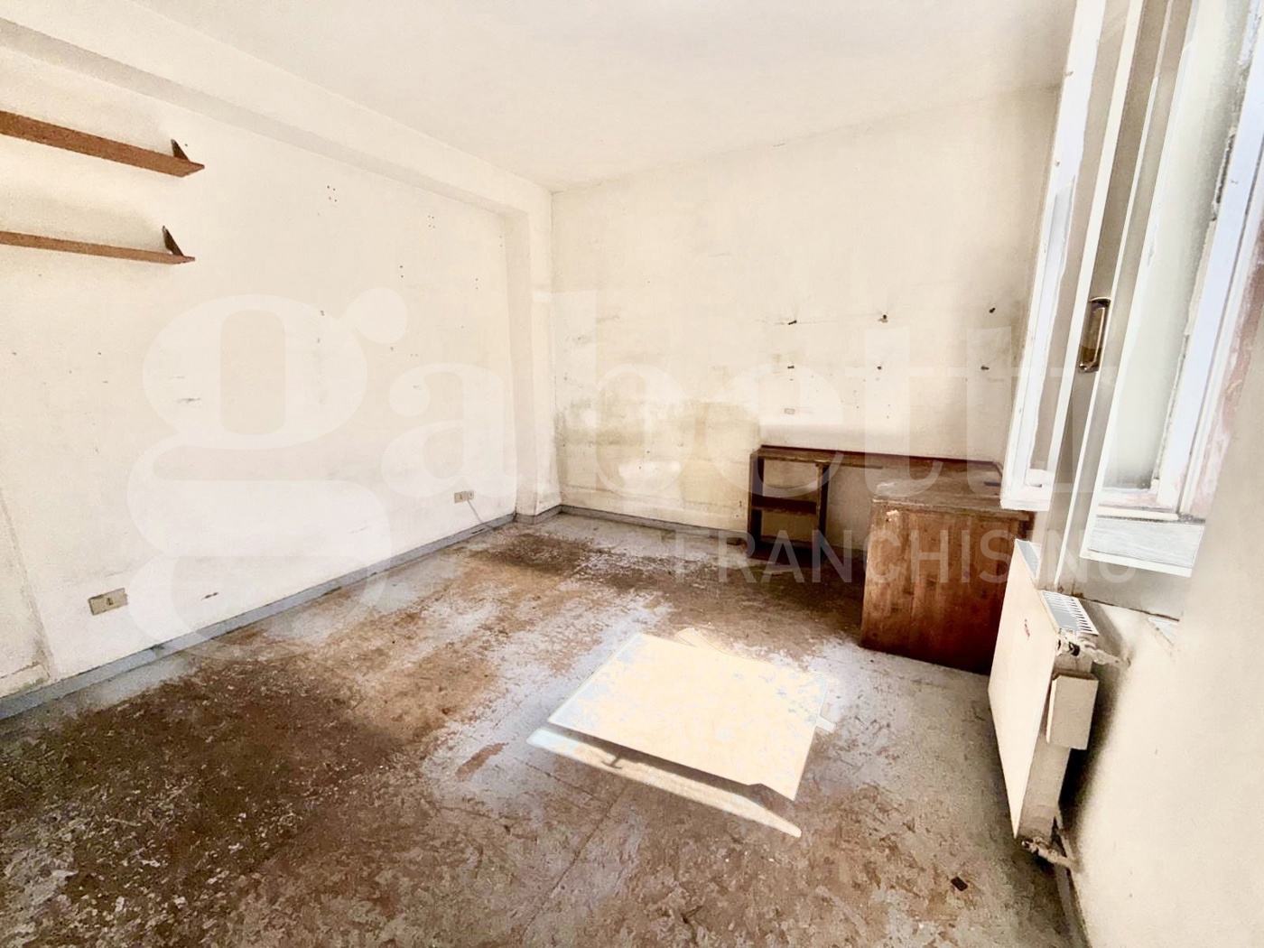 Quadrilocale da ristrutturare a Roma
