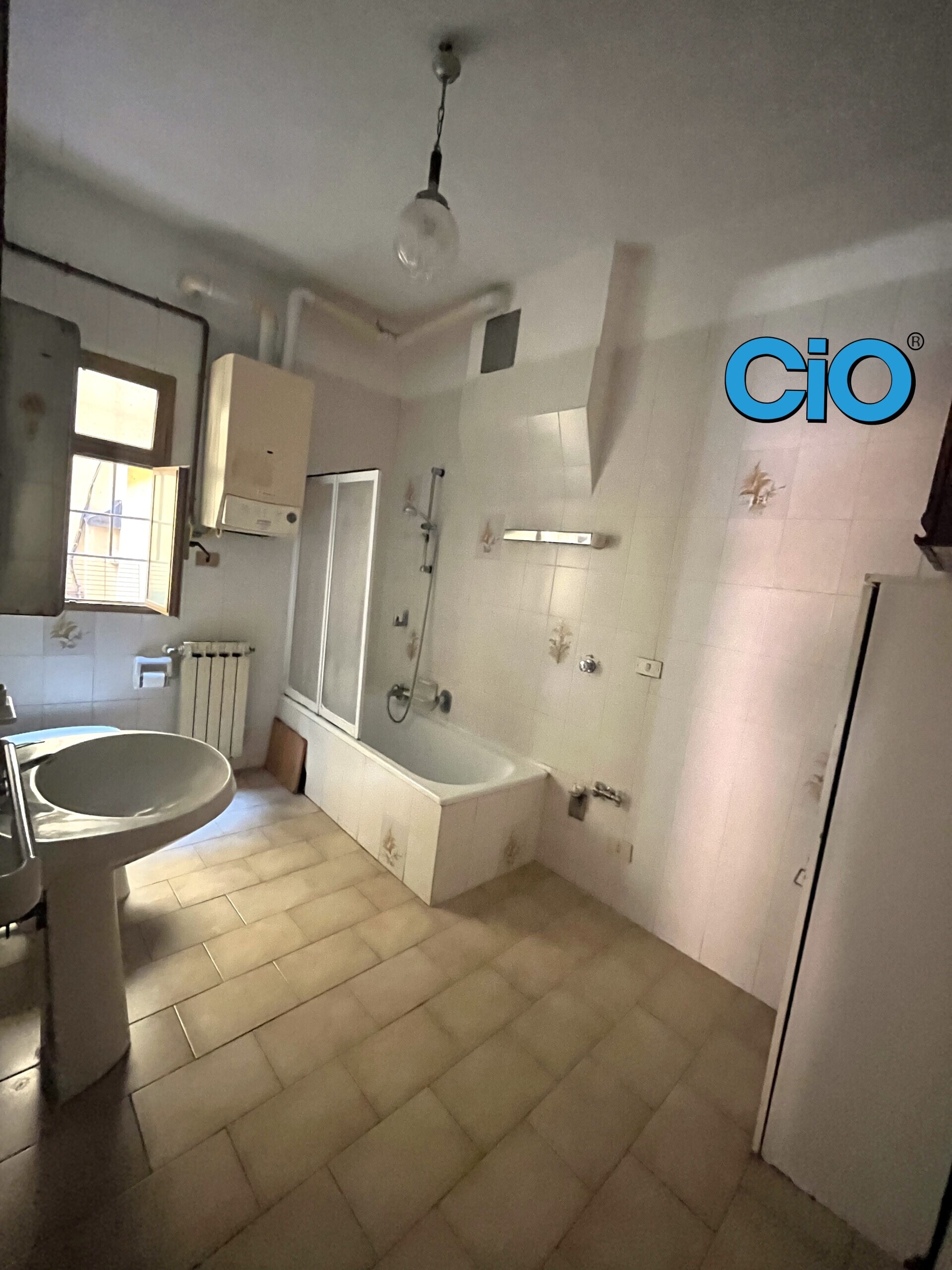 Quadrilocale da ristrutturare a Bologna