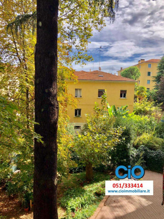 Appartamento con terrazzo a Bologna