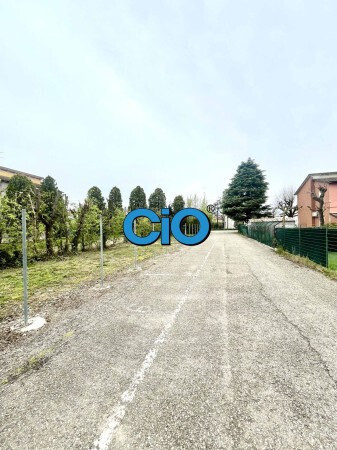 Posto auto scoperto in vendita a Medicina