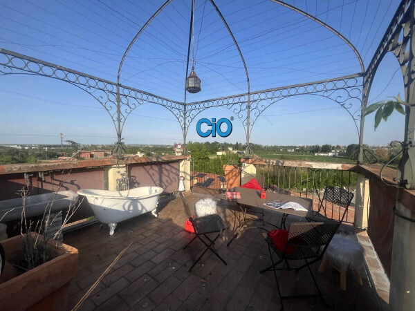 Mansarda con terrazzo a Bologna