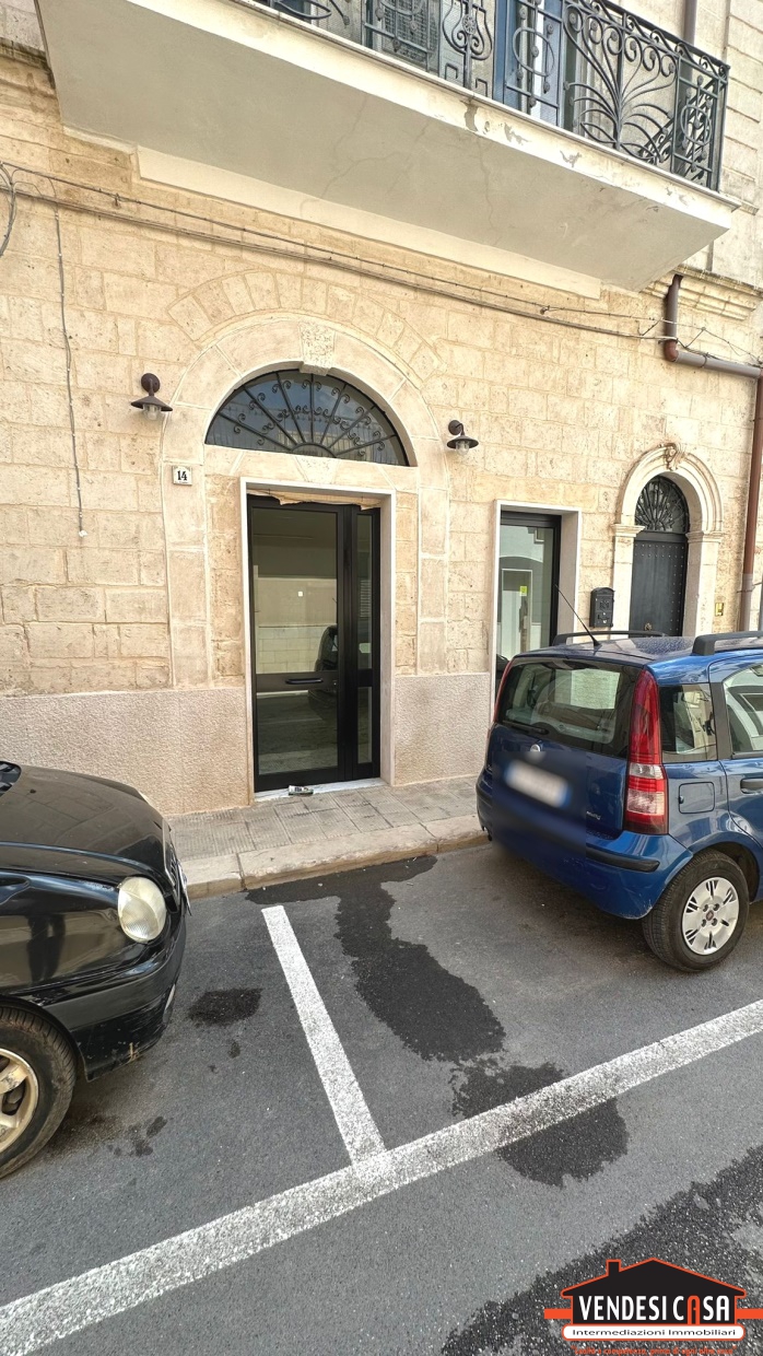 Locale commerciale in affitto, Adelfia canneto