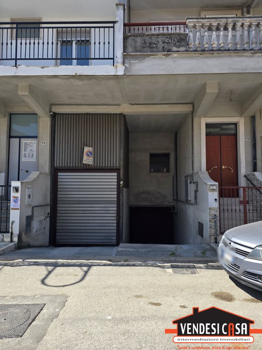 Box/Garage 125mq in vendita, Adelfia canneto