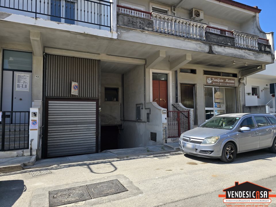 Box/Garage 125mq in vendita, Adelfia canneto